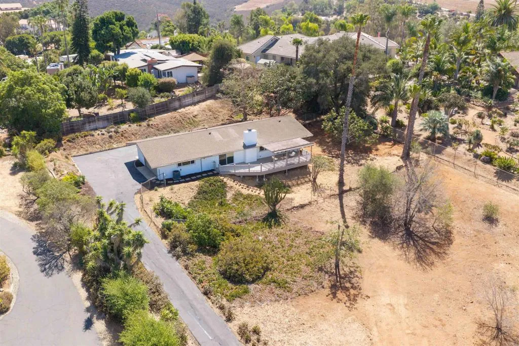 https://cdn.realtyfeed.com/cdn/127/307062705/f8ad93adbc8a15bc7656da907e1c66c9.webp