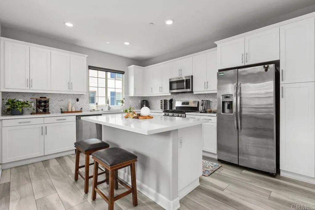 https://cdn.realtyfeed.com/cdn/127/307062707/1cdd4bc56a63933bef5a22de61aa2f24.webp