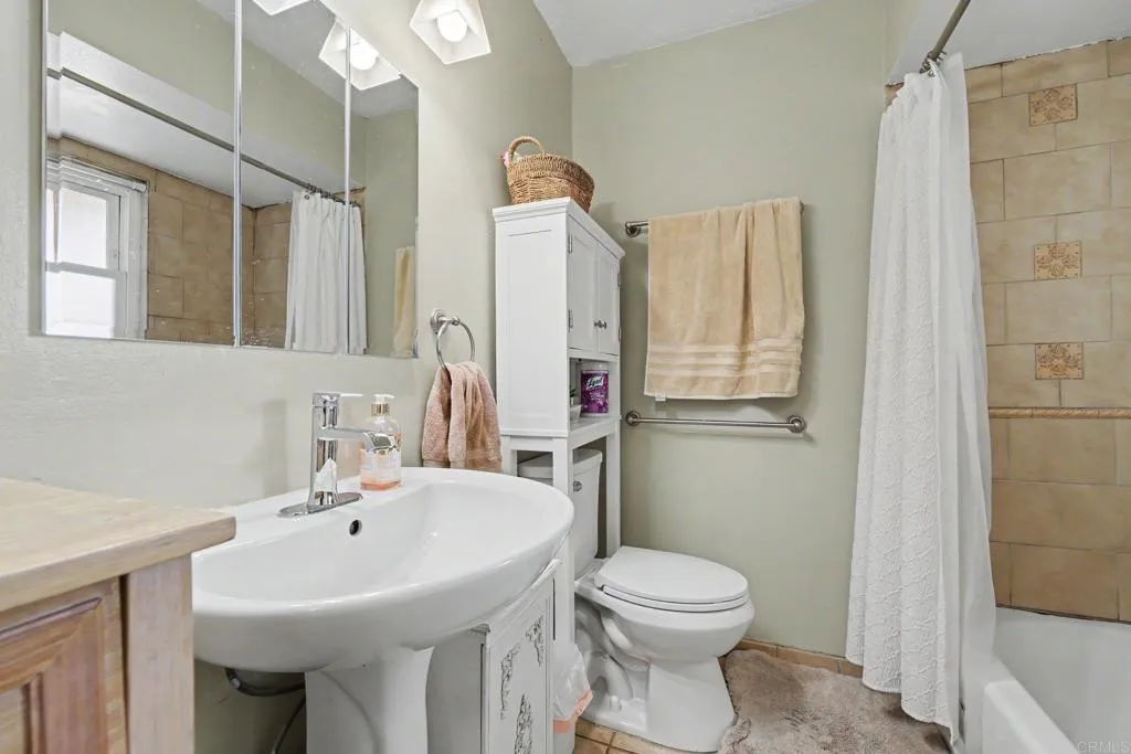 https://cdn.realtyfeed.com/cdn/127/307062716/33e0351133df87721a8b35ce99c62dd4.webp