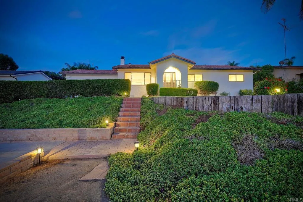 2185 Hawley Drive, Vista, CA 92084 - Main photo, Vista, CA