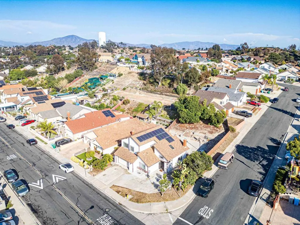 https://cdn.realtyfeed.com/cdn/127/307062758/82dc8fd4f92baa4c3ae6a33781be948f.webp