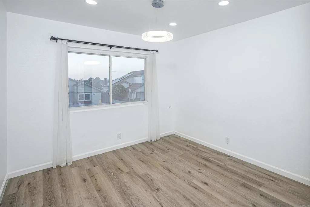 https://cdn.realtyfeed.com/cdn/127/307062758/f9ad6c66561249120ca009cb7feac996.webp