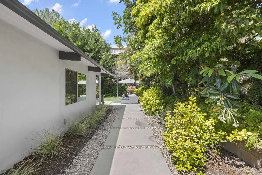 https://cdn.realtyfeed.com/cdn/127/307062854/e41fbc40a7b08a97303892f2294a58e1.webp