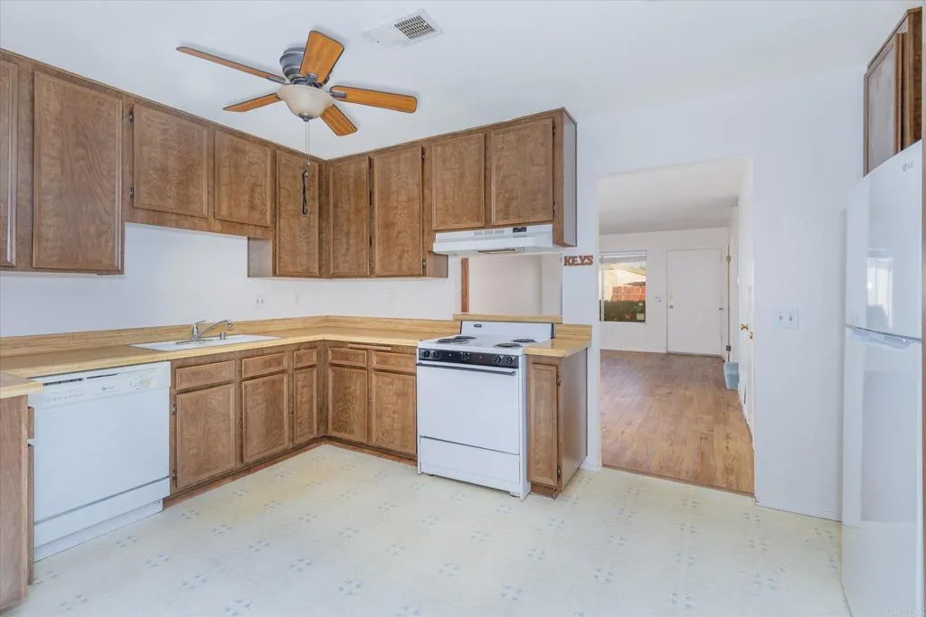 https://cdn.realtyfeed.com/cdn/127/307062870/ef249a9b47b94707e48647edbeb0ae32.webp