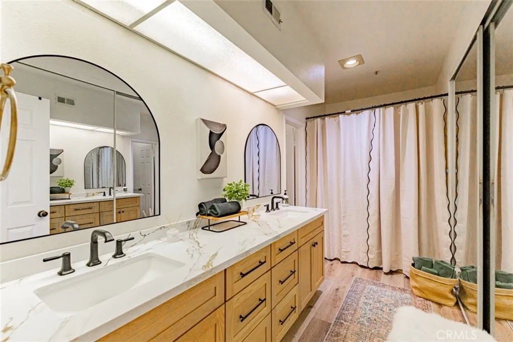 https://cdn.realtyfeed.com/cdn/127/307062961/a1bd650761b696a42c2efc91fccc0ac5.webp