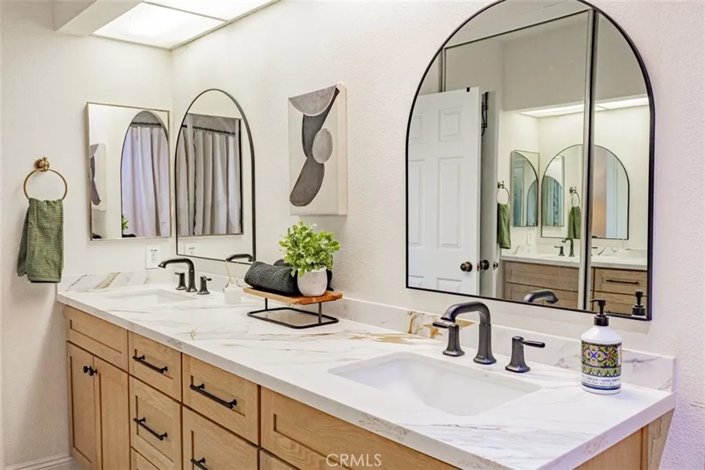 https://cdn.realtyfeed.com/cdn/127/307062961/bebdef5e899740b649a68c3dac1e4726.webp