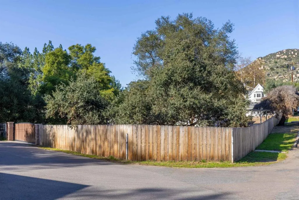 https://cdn.realtyfeed.com/cdn/127/307063090/7f4a2f27e299eda5558be9db58169c2a.webp