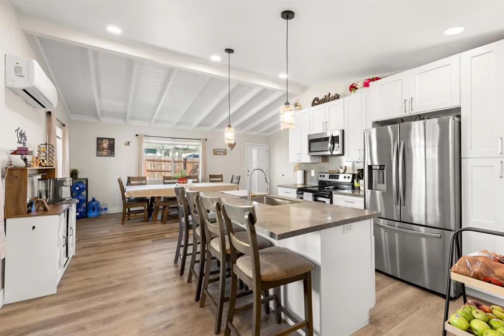 https://cdn.realtyfeed.com/cdn/127/307063090/b7138a9c8dcdba2c7df877d8521c55eb.webp