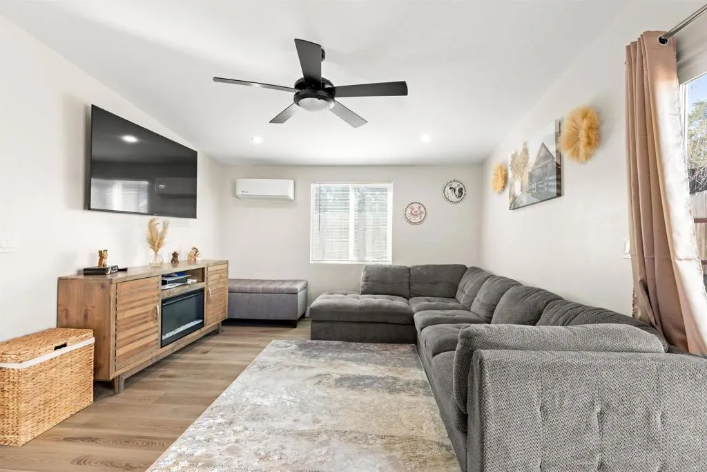 https://cdn.realtyfeed.com/cdn/127/307063090/d73570fd4ea867dd5ba8d346d8f862cb.webp