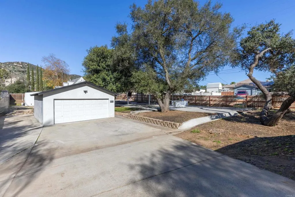 https://cdn.realtyfeed.com/cdn/127/307063090/ebe9c846cda3486805a97e7e8cab4479.webp
