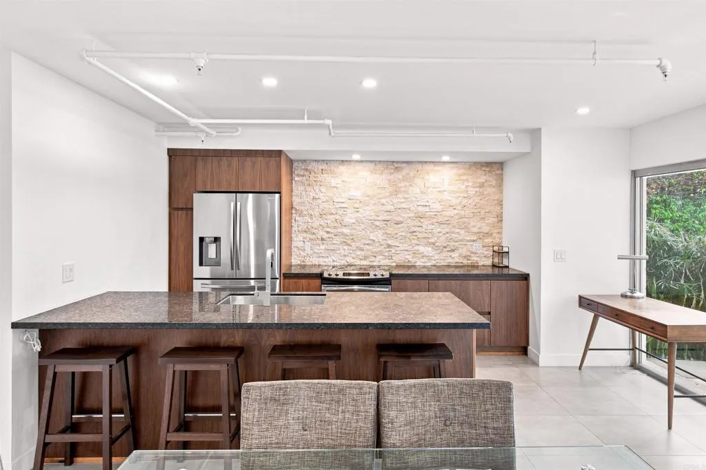 https://cdn.realtyfeed.com/cdn/127/307063153/381ac779e2e54fe3585659b646c60f5b.webp