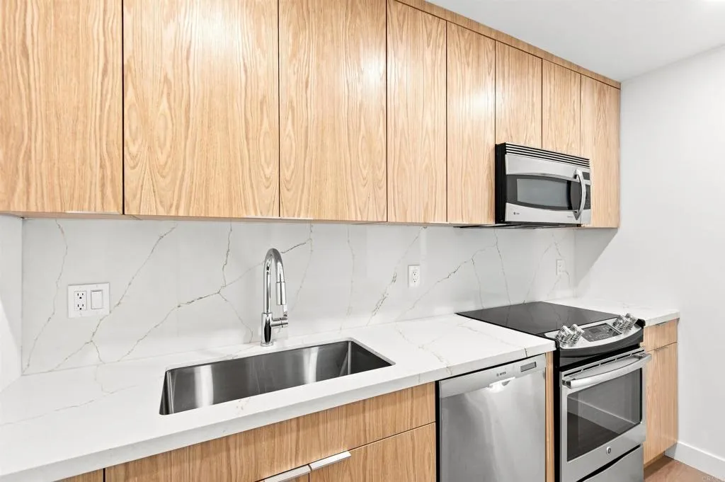 https://cdn.realtyfeed.com/cdn/127/307063153/588cf653ab3cda69a49060fb142e42a5.webp