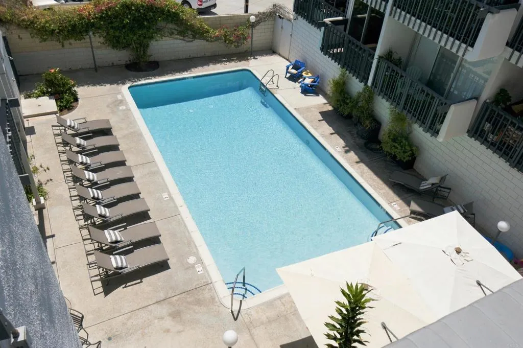 https://cdn.realtyfeed.com/cdn/127/307063153/c21bb13a3d40a009a8aaca14a3afe603.webp