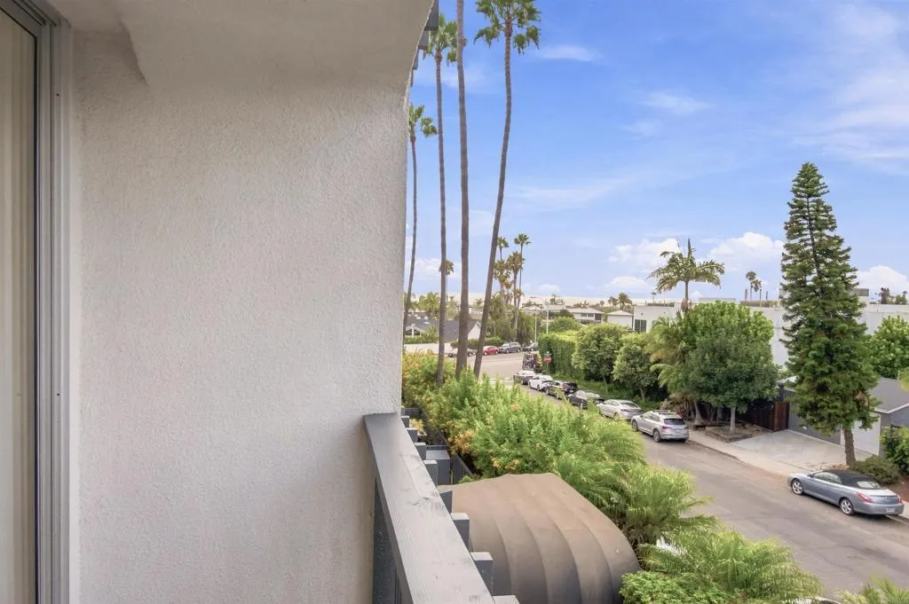 https://cdn.realtyfeed.com/cdn/127/307063153/de9d4f7847e4b4eacc03bb854958513b.webp