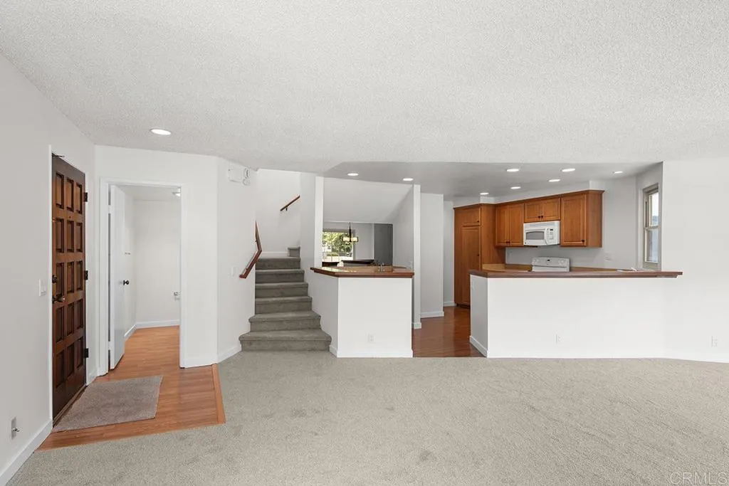 https://cdn.realtyfeed.com/cdn/127/307063155/2040423e7bc7d2d1c2a654c69e32d753.webp