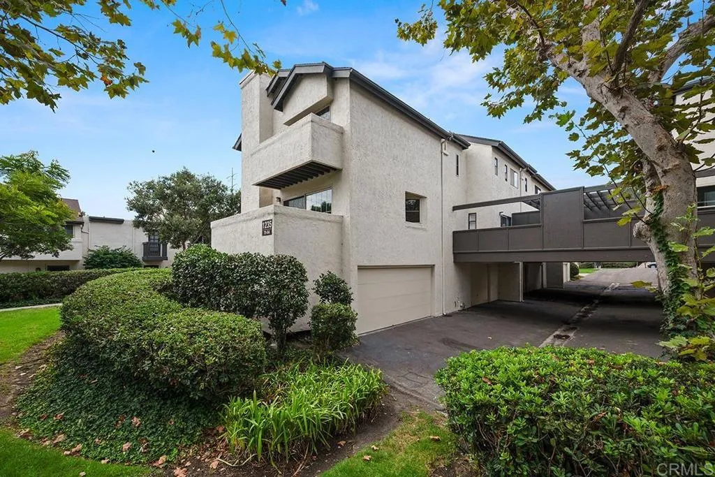 https://cdn.realtyfeed.com/cdn/127/307063155/2e4d54cfa4418ba3d2cca83d7f2307df.webp