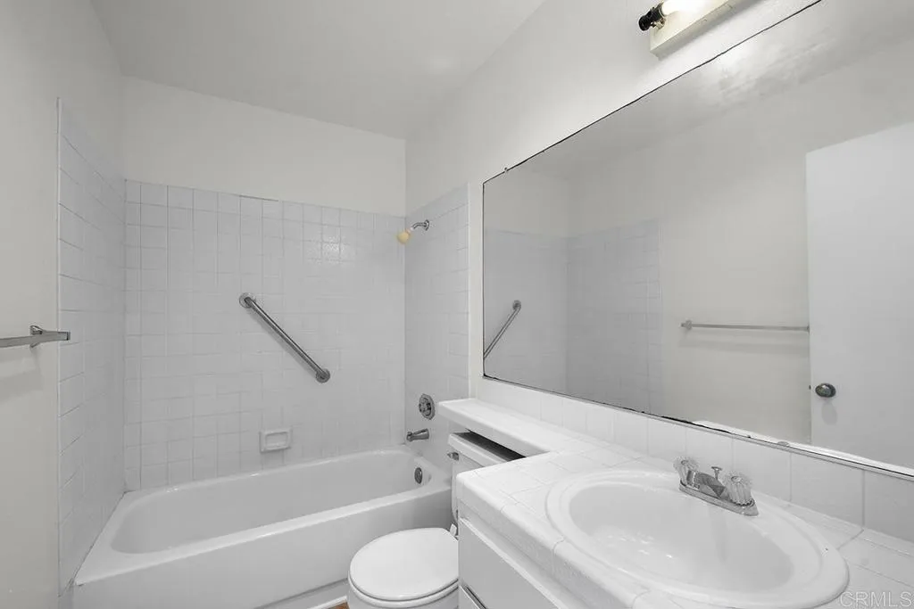 https://cdn.realtyfeed.com/cdn/127/307063155/3d91fff13f86046b5d3320bd08db597a.webp