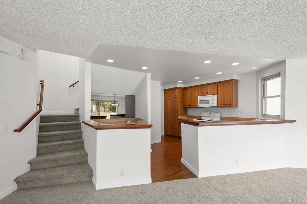 https://cdn.realtyfeed.com/cdn/127/307063155/e684faa14d24dee2de7e7383ded7f92b.webp