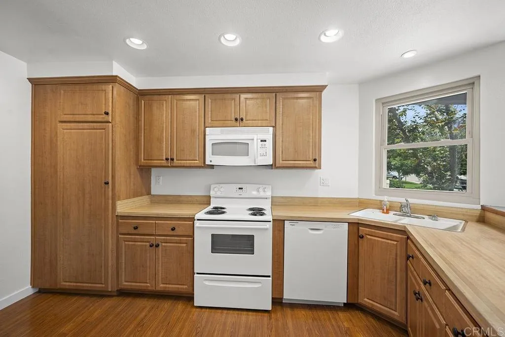 https://cdn.realtyfeed.com/cdn/127/307063155/eb0e108ced84fab55892820d376b93c9.webp