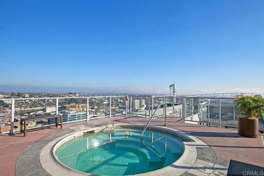 https://cdn.realtyfeed.com/cdn/127/307063164/2cbdf2e5f214600753c11ecb7df19bc4.webp