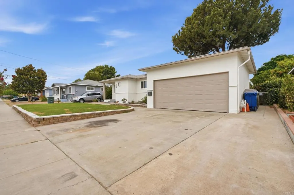 https://cdn.realtyfeed.com/cdn/127/307063197/922175f8d97f0a661a59a17573b93a53.webp