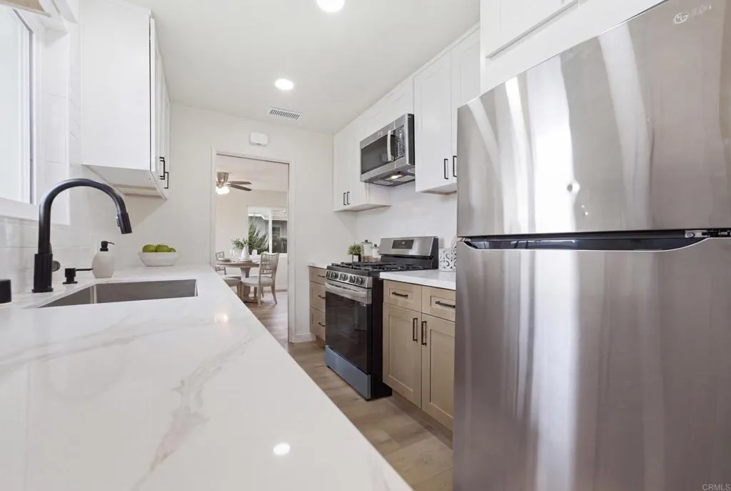https://cdn.realtyfeed.com/cdn/127/307063197/ecfa553c924647c2c07cab306ce82172.webp