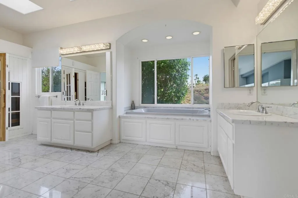 https://cdn.realtyfeed.com/cdn/127/307063275/035e09dc3e33d5978ee24e2ba0e8a43c.webp