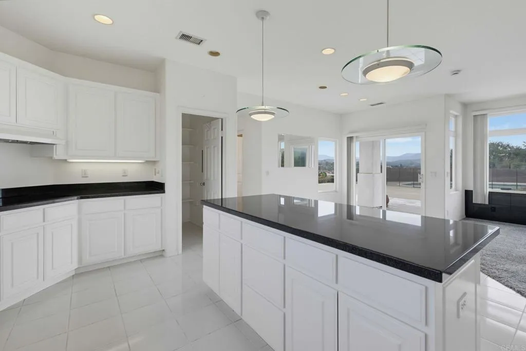 https://cdn.realtyfeed.com/cdn/127/307063275/0f0c5a72d6b545adfbd06365cdc8a413.webp