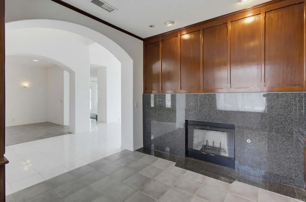 https://cdn.realtyfeed.com/cdn/127/307063275/174b5c5d4935bbde70d1512e11153580.webp