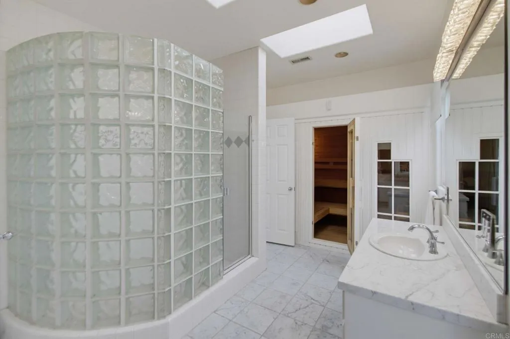 https://cdn.realtyfeed.com/cdn/127/307063275/1da0fb59bd7f6e8adb6e49b62fe5b4db.webp