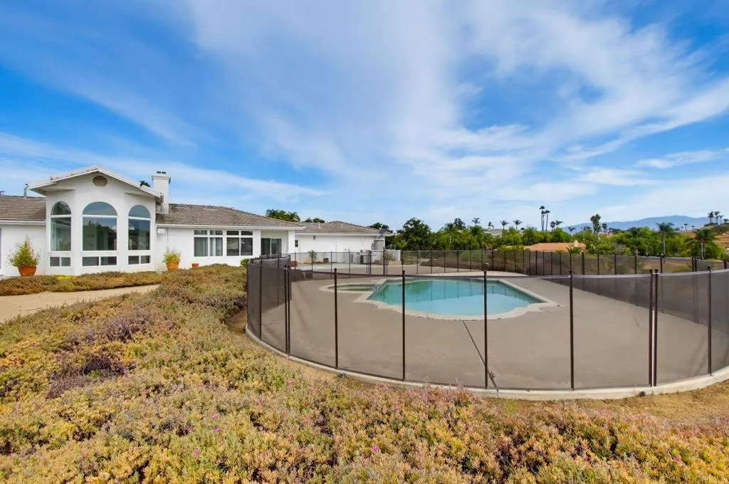 https://cdn.realtyfeed.com/cdn/127/307063275/341b2ec3d1f7d7b0c10b95394ba04700.webp