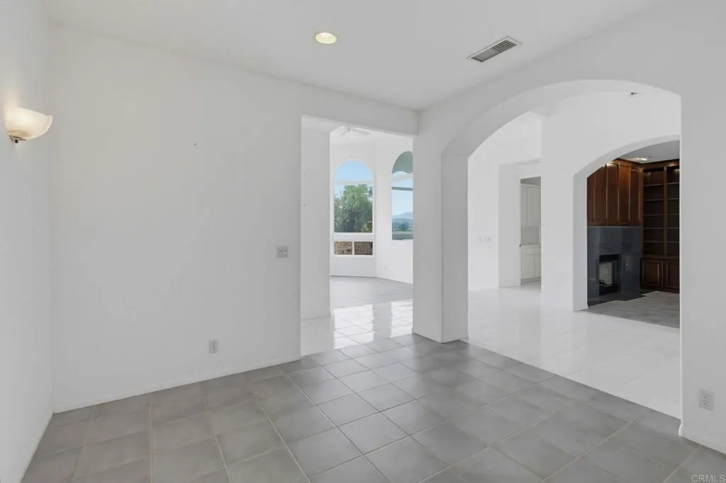 https://cdn.realtyfeed.com/cdn/127/307063275/658ff712b6a50a584cd72e3a6c4b7cdb.webp