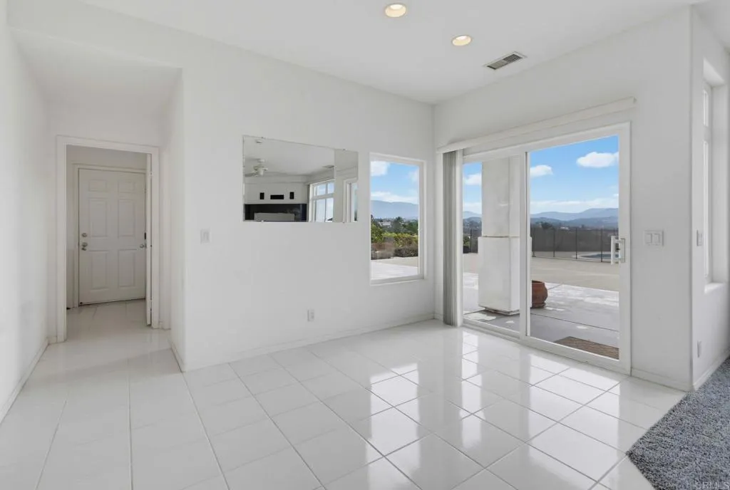 https://cdn.realtyfeed.com/cdn/127/307063275/7f1a6a4157c449cd29b64ad778dfea87.webp