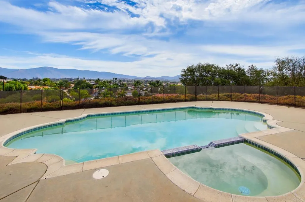 https://cdn.realtyfeed.com/cdn/127/307063275/92acfb440c84dbd1607ee0e4418436ef.webp