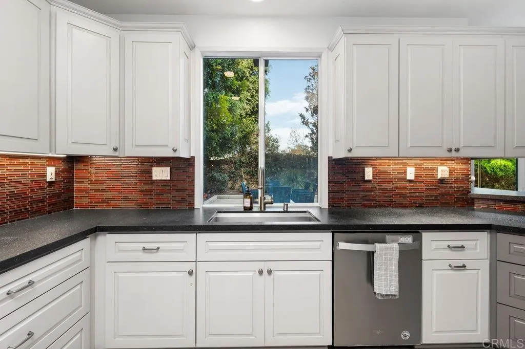 https://cdn.realtyfeed.com/cdn/127/307063320/913f4670cb6b802c402a9d94fb379c62.webp