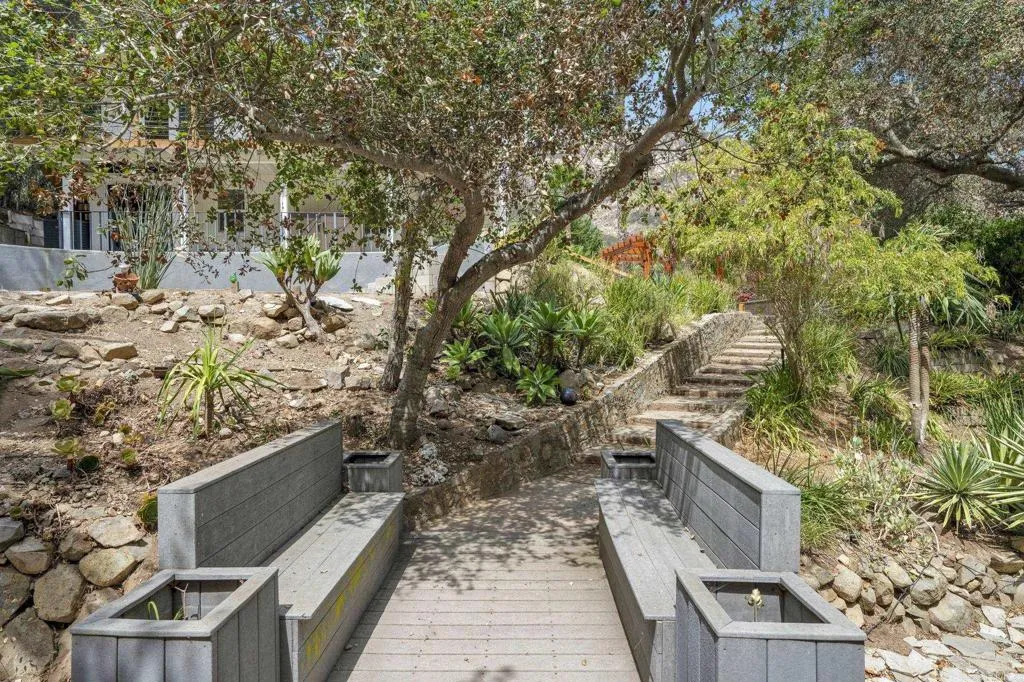 https://cdn.realtyfeed.com/cdn/127/307063341/62cceccb52a416ad88ecc421fc5ec295.webp