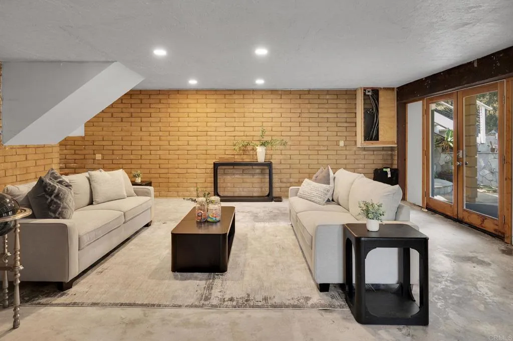 https://cdn.realtyfeed.com/cdn/127/307063341/d8c0eb2964fd578815ea4d0b8d606c56.webp
