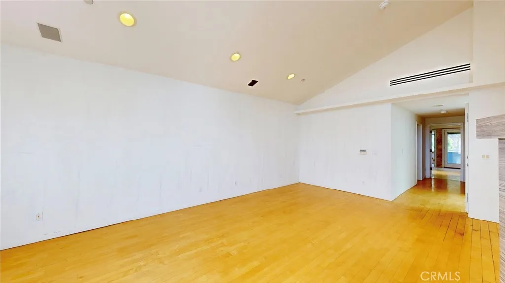 Listing image 50
