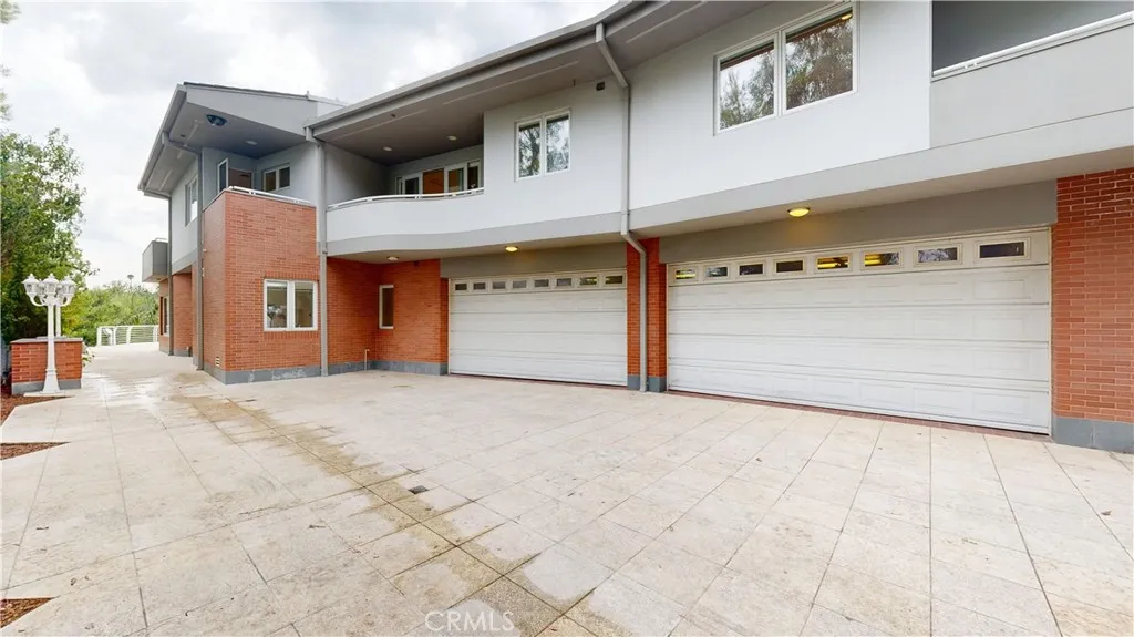Listing image 56