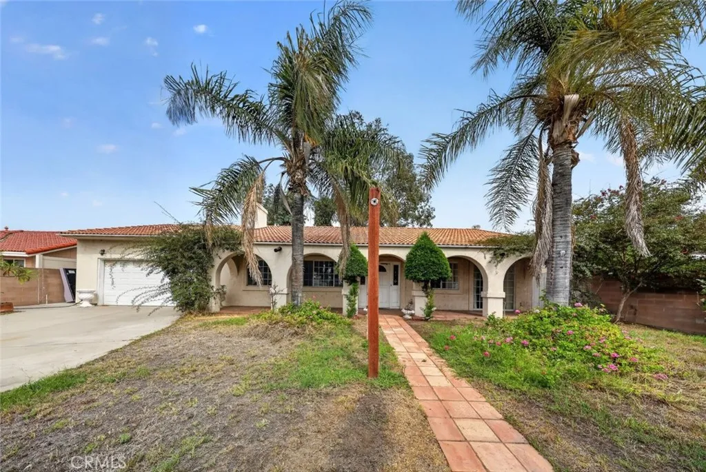 12817 Mineola Street