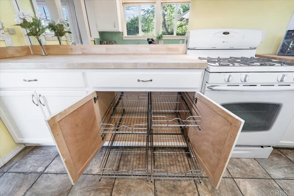 https://cdn.realtyfeed.com/cdn/127/307063497/f920208a95aaac10e21b2d400a7816fc.webp