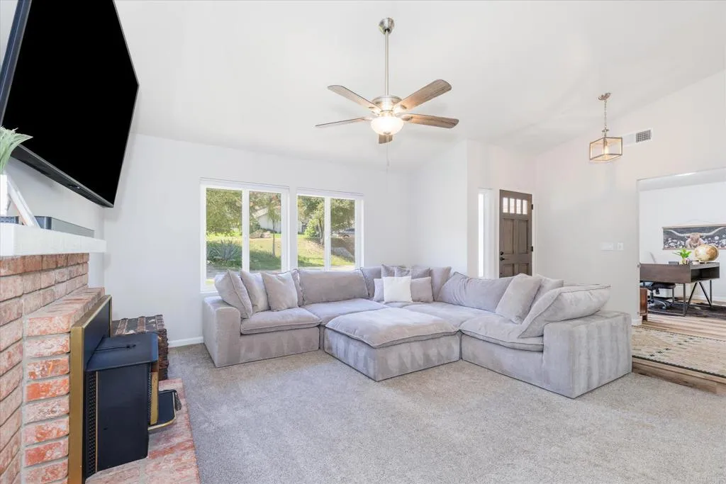 https://cdn.realtyfeed.com/cdn/127/307063562/96644f19281ddcd86b6d282f3547dd99.webp