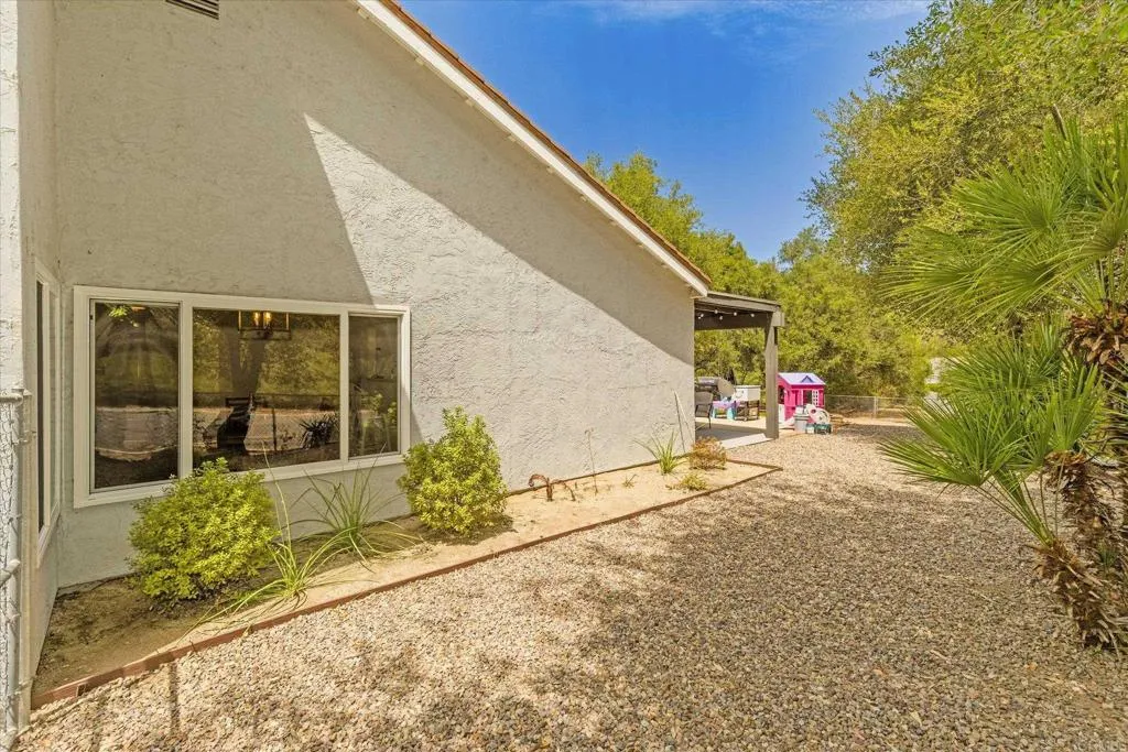 https://cdn.realtyfeed.com/cdn/127/307063562/9e831dcfb1dd995cc22ada477d356710.webp