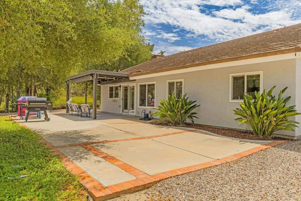 https://cdn.realtyfeed.com/cdn/127/307063562/e28ac261c1c71e081937f2559c844b26.webp