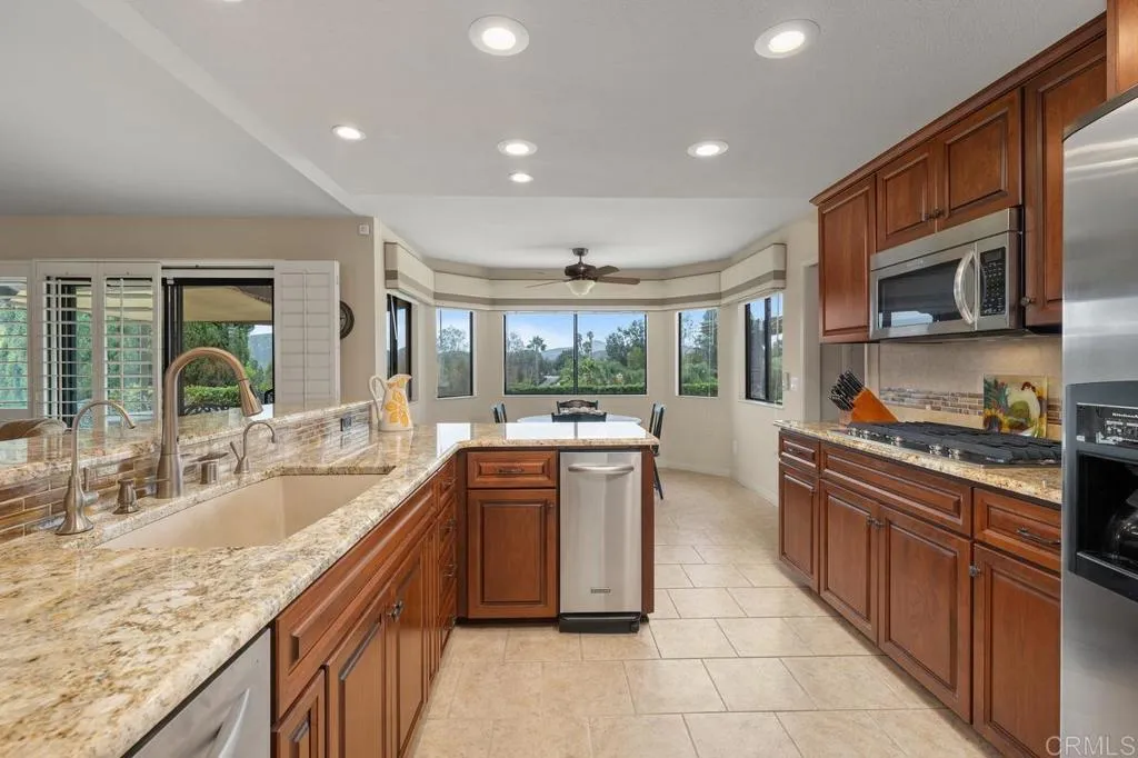 https://cdn.realtyfeed.com/cdn/127/307063568/44aa2a8de48ac7520982c8ca261f155f.webp