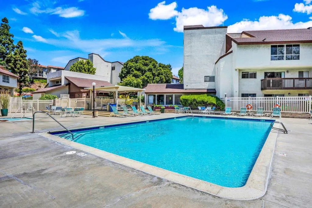 https://cdn.realtyfeed.com/cdn/127/307063585/00eeb8d8f6c1eddbbe84c43426ae9038.webp