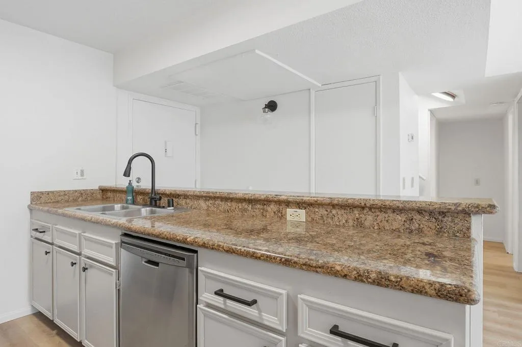 https://cdn.realtyfeed.com/cdn/127/307063585/99d2d94ae650deaa09609ac21ba5d4d5.webp