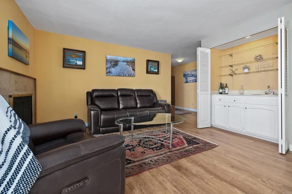 https://cdn.realtyfeed.com/cdn/127/307063705/1321cc0cedc326cc29b2a66556f43192.webp