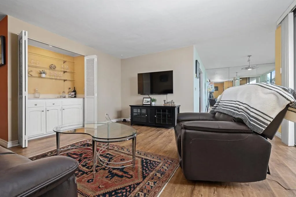 https://cdn.realtyfeed.com/cdn/127/307063705/1e791342dc1469c77dffac9484c5901d.webp