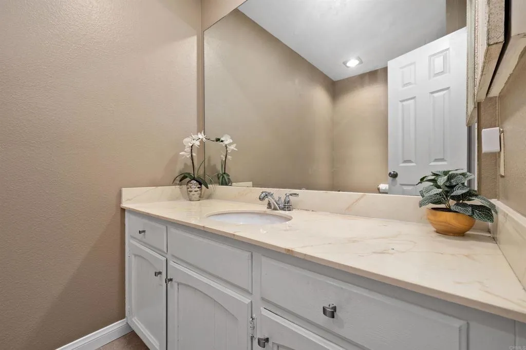 https://cdn.realtyfeed.com/cdn/127/307063705/ea8215d43efa94129a74f937272960c0.webp
